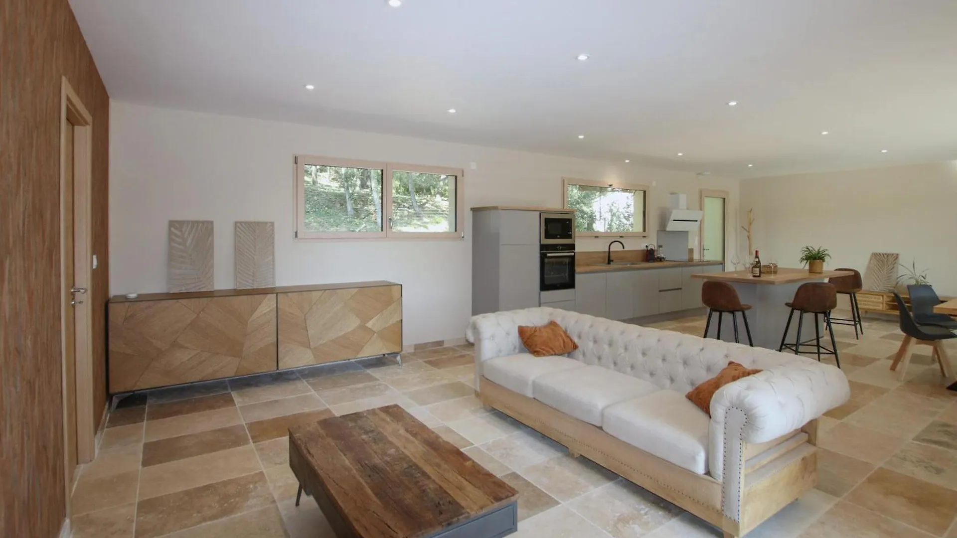 Cozy Home In Suze La Rousse With Private Swimming Pool, Can Be Inside Or Outside בית נופש סוז-לה-רוס